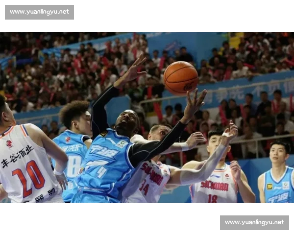 CBA联赛新篇章：年轻球员崭露头角，争夺冠军激战正酣